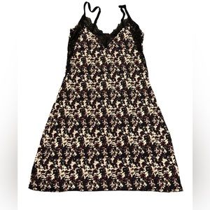 Floral chemise size S EUC